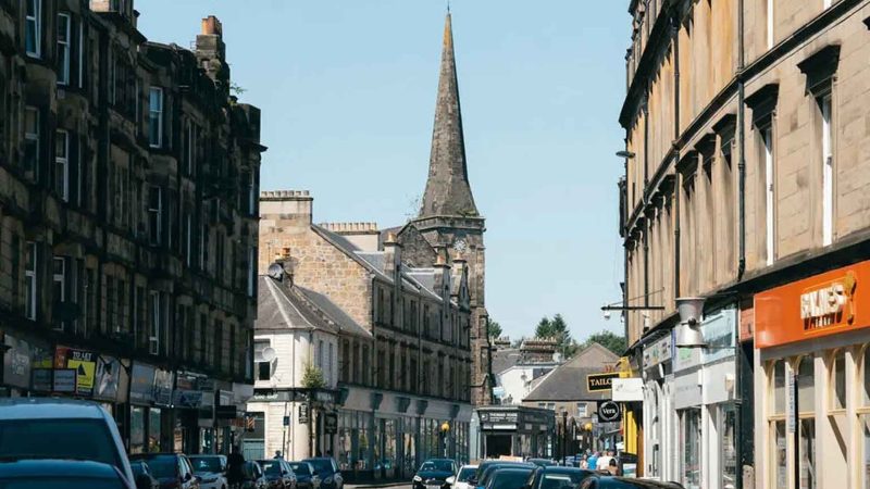 Travel Essential: Flight Connections and Transportation Tips for Stirling