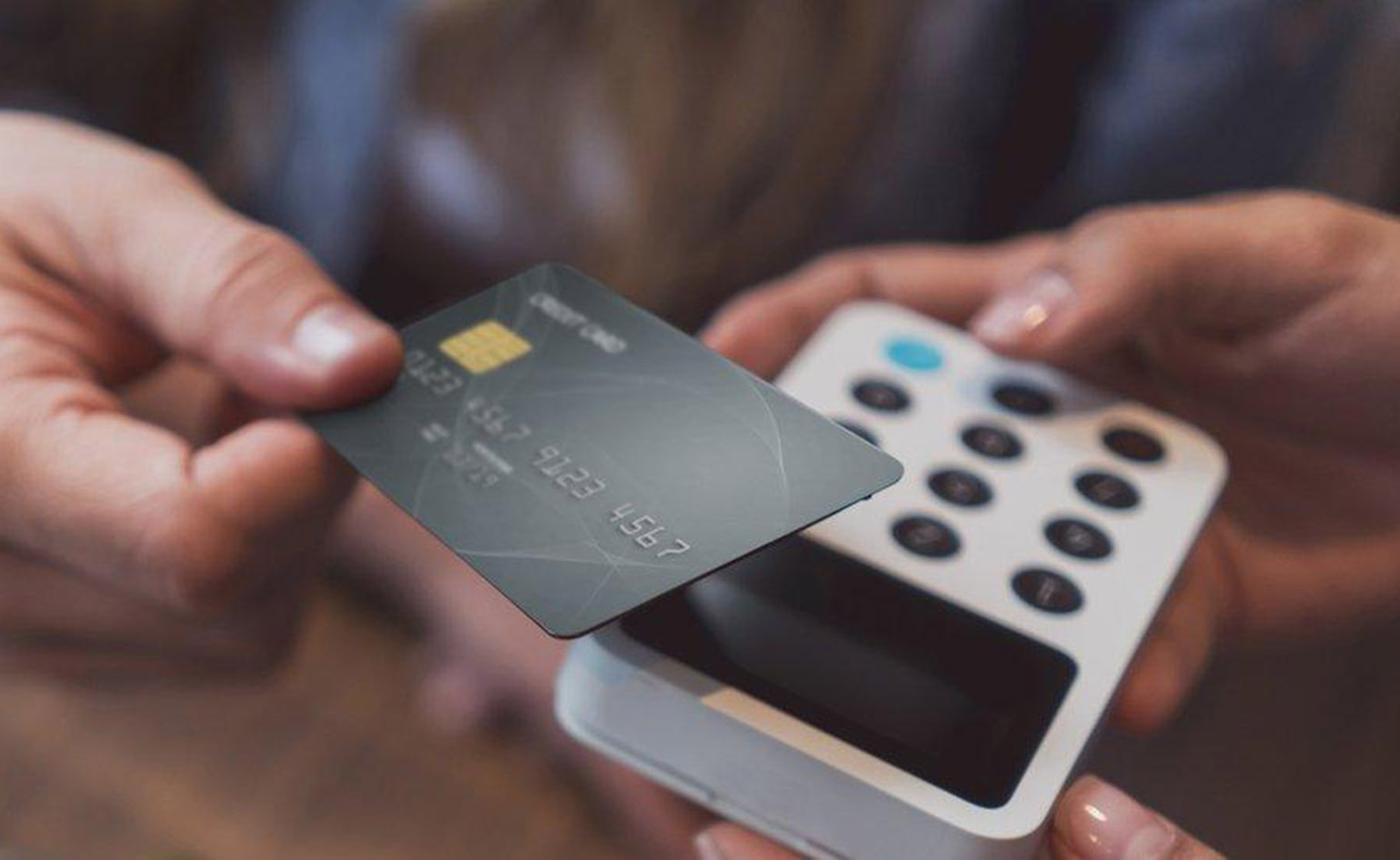 Swipe Smart in Edinburgh: A Complete Guide to Travel Credit Card Perks