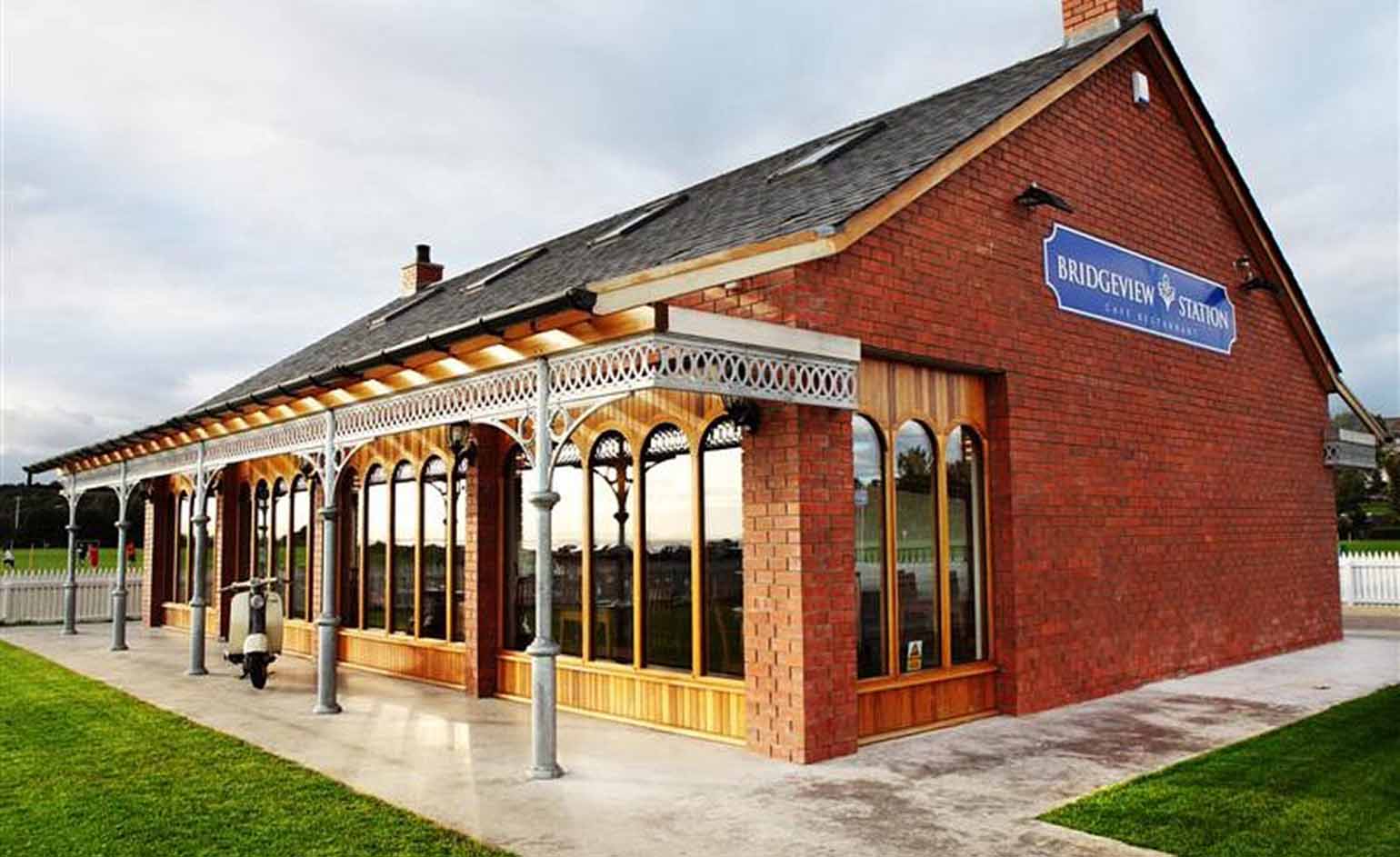 Dundee Restaurant Recommendations: Let Your Taste Buds Fall in Love with the City