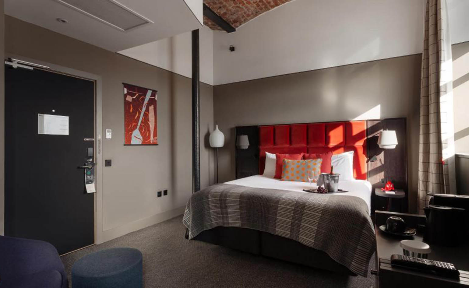 Experiencing the City of Discovery Through Dundee’s Luxury Hotels