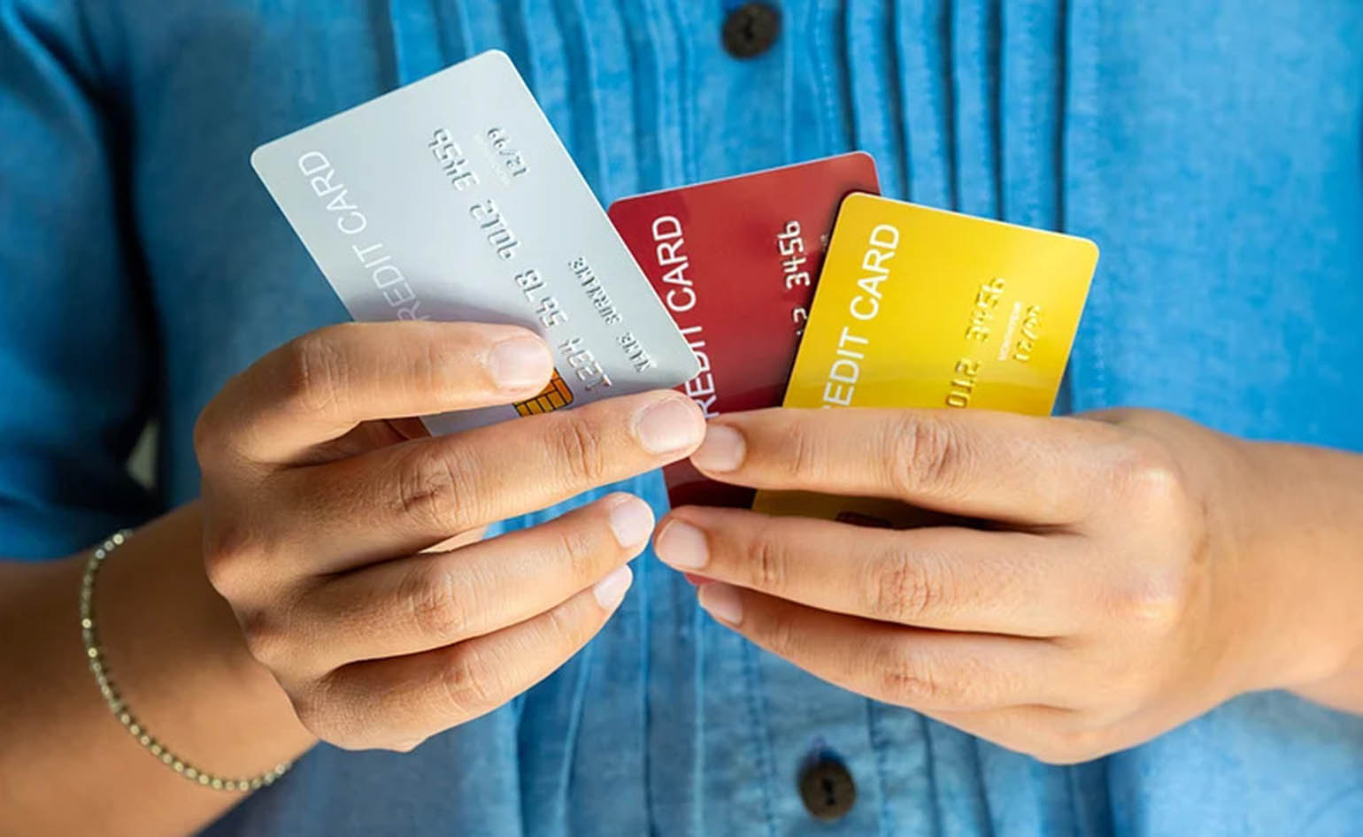 Travel Essential: How to Save Money with Credit Cards on Your Stirling Journey