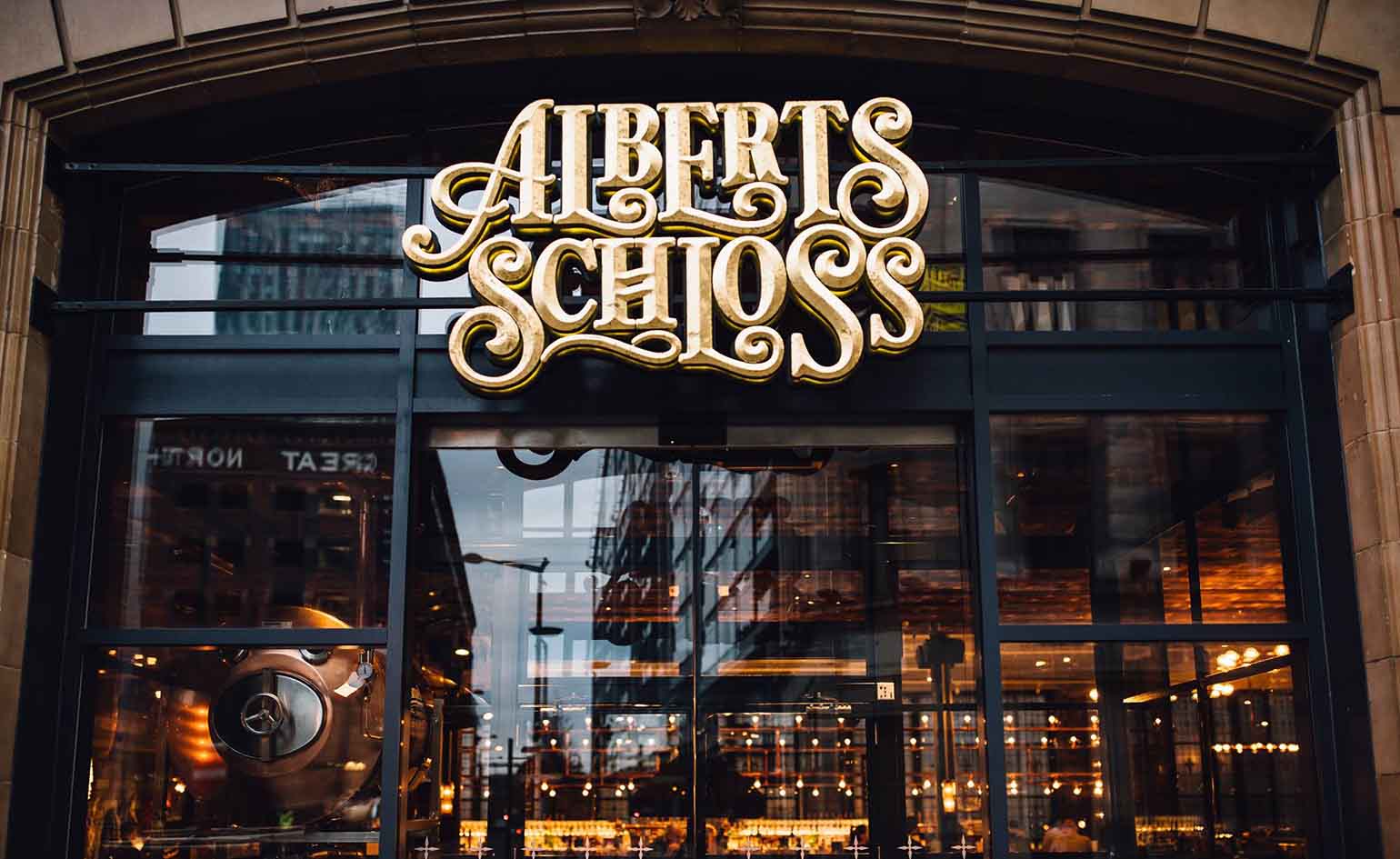Manchester Nightlife and Bar Guide: Drinks and Atmosphere Uncovered